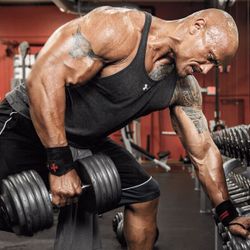 The Rock và chế độ ăn uống, luyện tập để thể hiện uy lực trong phim bom tấn Black Adam