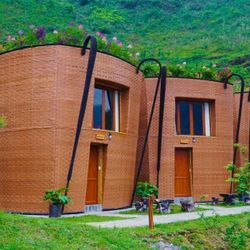 Mới lạ khu nghỉ dưỡng hình quẩy tấu đẹp tựa “trời Tây” ở Hà Giang