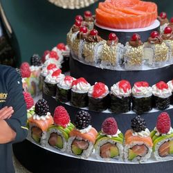 Tự tay làm một chiếc bánh sinh nhật sushi - Tưởng không dễ mà dễ không tưởng