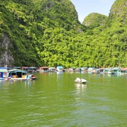 Làng chài Cửa Vạn sánh vai cùng những ngôi làng đẹp nhất trên thế giới