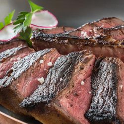 Bò ủ khô Dry-Aged - món ăn ưa thích của giới thượng lưu