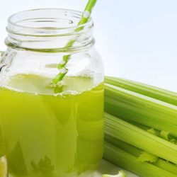 4 công thức detox cần tây tốt cho sức khỏe