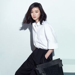 Phối đồ với sơ mi trắng sành điệu như người nổi tiếng