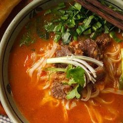 Cuối tuần, trổ tài vào bếp với món phở bò sốt vang ngon chuẩn vị