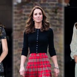 11 bộ váy áo đắt "sang chấn" của Kate Middleton