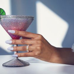 Beyoncé diện túi cocktail 6000 đô mừng sinh nhật tuổi 40