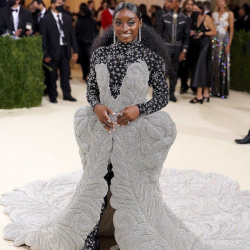 Đầm của siêu sao thể thao Mỹ Simone Biles tốn 6.650 giờ thực hiện