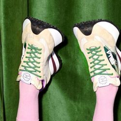 Stella McCartney thay đổi “cuộc chơi sneakers” với dòng sản phẩm bền vững