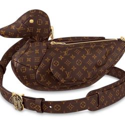 Louis Vuitton lại tiếp tục “gây choáng” với chiếc túi … con vịt 103 triệu đồng
