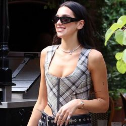 Chinh phục phong cách Y2K cùng Dua Lipa