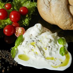 Phô mai Burrata - "Niềm tự hào" nước Ý