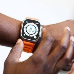 Apple Watch Ultra có phí sửa chữa đắt ngang một chiếc đồng hồ mới