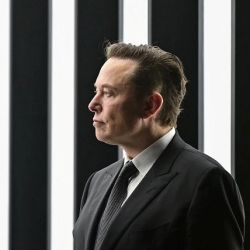 Tỷ phú Elon Musk nhắn nhủ gì với chính mình thời trẻ?