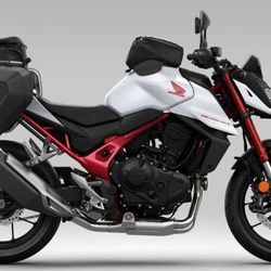 Honda CB750 Hornet 2023 trang bị động cơ xi lanh đôi mạnh 90 mã lực