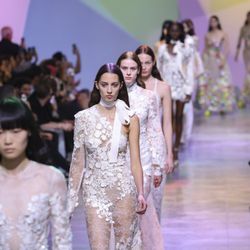 ELIE SAAB Xuân Hè 2023: Mang đến sự chuyển động nhẹ nhàng quyến rũ
