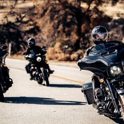 Bộ đôi Harley-Davidson Road Glide ST và Street Glide ST 2022 chính thức ra mắt