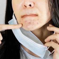 Khám phá mặt nạ dưỡng da nửa mặt dùng để đắp bên dưới lớp khẩu trang