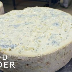 Phô Mai Gorgonzola Ý được tạo ra như thế nào ?