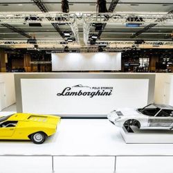 Những tiếng “gầm rú” trên siêu xe Lamborghini V12 sắp bị đặt “dấu chấm hết”