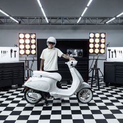 Justin Bieber và Vespa tiết lộ dòng sản phẩm hợp tác được mong đợi