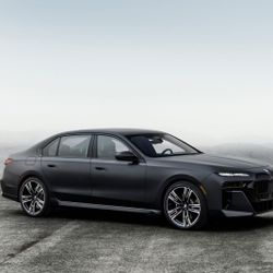 BMW 7 - Series 2023 chính thức ra mắt với nhiều tranh cãi về ngoại thất
