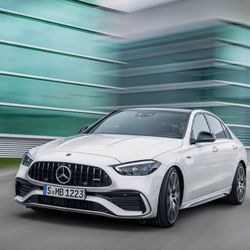 Mercedes-AMG C43 2023 gây ấn tượng với công nghệ tương đồng xe đua Công thức 1