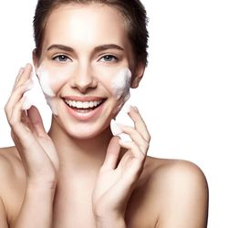 Đã đến lúc trải nghiệm "sữa rửa mặt theo công thức mới" cho da rạng rỡ