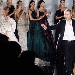 Elie Saab "Phù thủy váy cưới" đến Ngô Thanh Vân, Son Ye Jin cũng phải mê