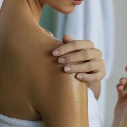 Gợi ý 6 loại tinh dầu khô dưỡng da cực kỳ đáng thử