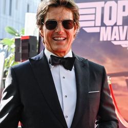 Top Gun: Maverick là bộ phim đầu tiên của Tom Cruise đạt 1 tỷ USD doanh thu phòng vé