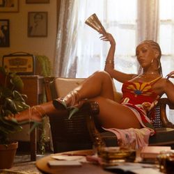 MV "Vegas" từ nữ rapper Doja Cat: Khi âm nhạc trở thành lời dẫn truyện cho điện ảnh