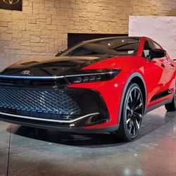 Toyota Crown 2023 chính thức trình làng