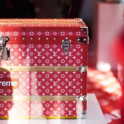 Supreme và Louis Vuitton được đồn đoán nối lại quan hệ đối tác trong dự án Thu / Đông 2022