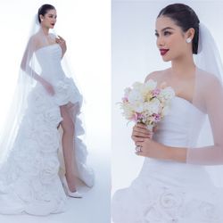 Hoa hậu Phạm Hương xinh đẹp trong BST váy cưới từ NTK Lê Thanh Hoà