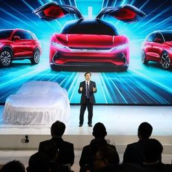 Đối thủ 'đáng gờm' của Elon Musk - Tỷ phú Trung Quốc Wang Chuanfu thắng thế với BYD