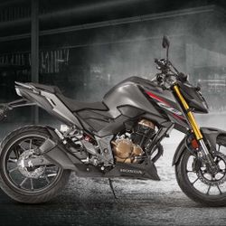 Honda CB300F 2022 có giá quy đổi chỉ từ 66,4 triệu đồng