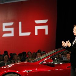 CEO Elon Musk của Tesla được trả lương cao nhất hành tinh năm 2021