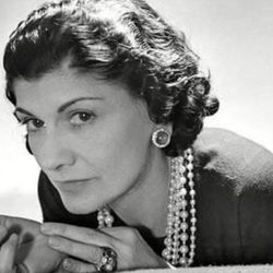Coco Chanel - Từ cô bé mồ côi mẹ đến huyền thoại thời trang thế giới