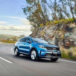 Kia Sorento Hybrid 2022 được nhận đặt cọc tại đại lý