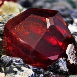 Khoáng vật hiếm nhất Trái Đất là gì?