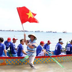 Ninh Thuận: Sôi nổi Lễ hội đua thuyền rồng truyền thống đầu Xuân Quý Mão 2023