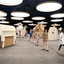 BST CHANEL Haute Couture Xuân Hè 23 - Cảm hứng Thế giới hoang dã