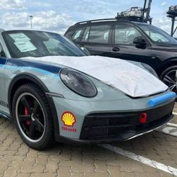 Ông Đặng Lê Nguyên Vũ mang Porsche 911 Dakar thứ 2 về Việt Nam?