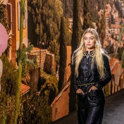BST Chanel Xuân-Hè 2024: Vườn hoa đầy sức sống của Virginie Viard