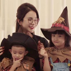 Diệp Lâm Anh tổ chức sinh nhật cho hai con trong ngày Halloween
