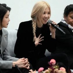 Rosé (BLACKPINK) thanh lịch bên Đệ nhất phu nhân Hàn Quốc
