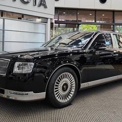 Ngắm vẻ đẹp 'cổ kính' của Toyota Century 2024