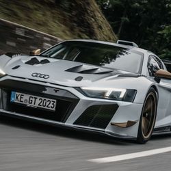 ABT XGT Audi R8: Từ chiếc xe đua đến siêu xe đường phố với giá 520 nghìn bảng Anh