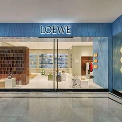 Lần đầu tiên ra mắt cửa hàng Loewe tại Việt Nam