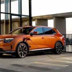 VinFast VF 8 có phạm vi hoạt động tốt hơn, cạnh tranh giá với xe Tesla tại Mỹ